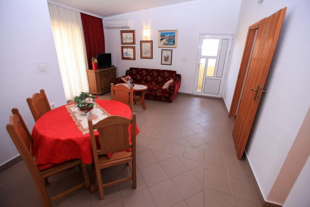 Apartments Franc Povljana Pokoj fotografie